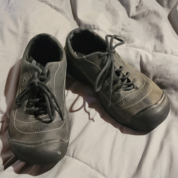 Keen Casual tennis shoes 7.5 - Picture 1 of 6